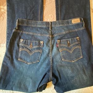 Levi’s 525 Perfect Waist Medium Wash Boot Cut Jean